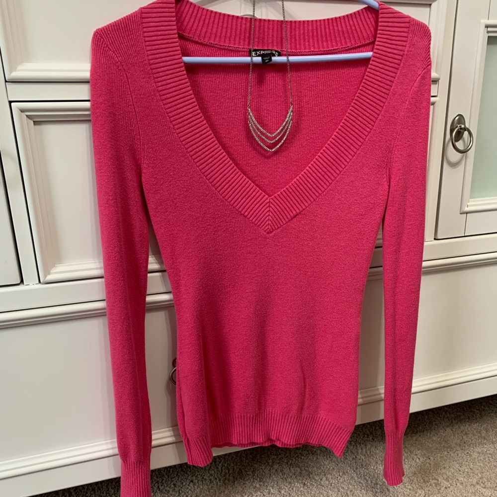 Express classic fitted V Neck Sweater size XS